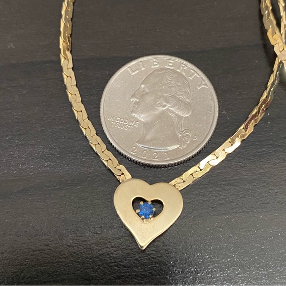 Unsigned Vintage Gold-tone Snake Chain Heart Pendant with Blue Stone Necklace - Picture 8 of 11